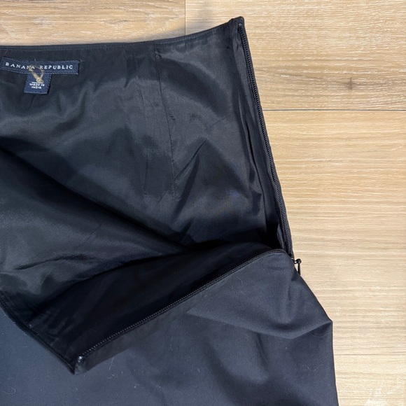 Banana Republic Black Pencil Skirt with Eyelet Embroidery, Size 0 - Picture 6 of 10